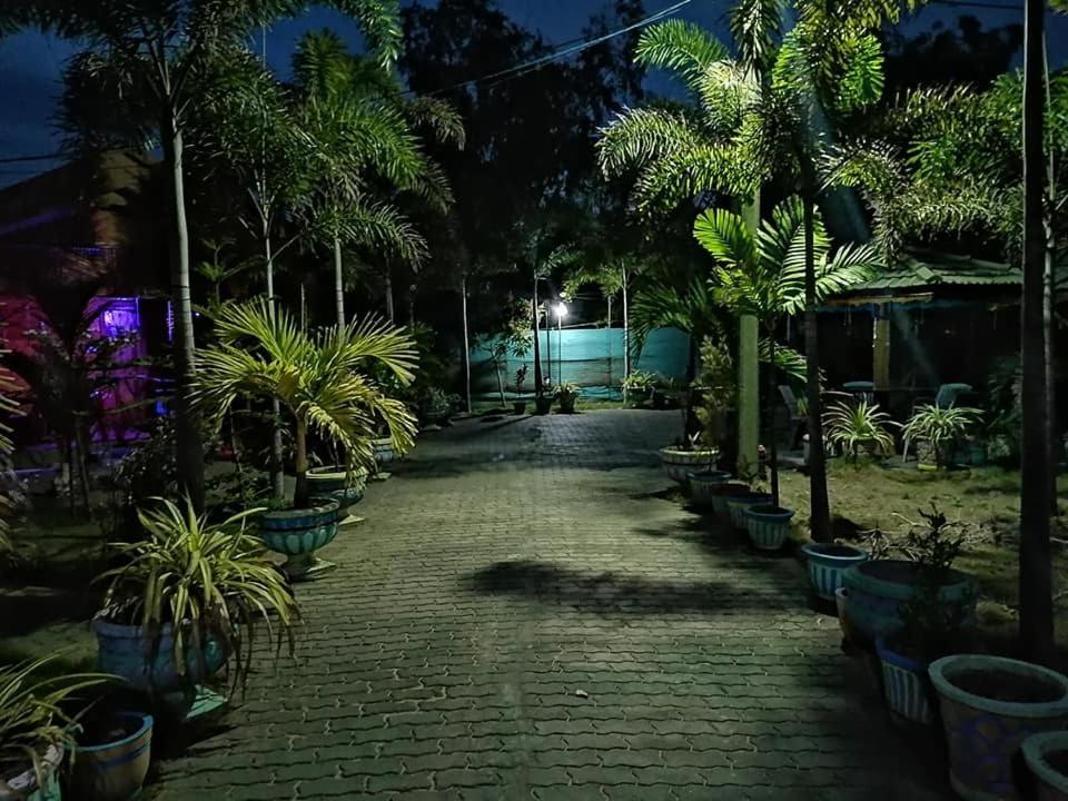 Sea View Resort Kallady Экстерьер фото